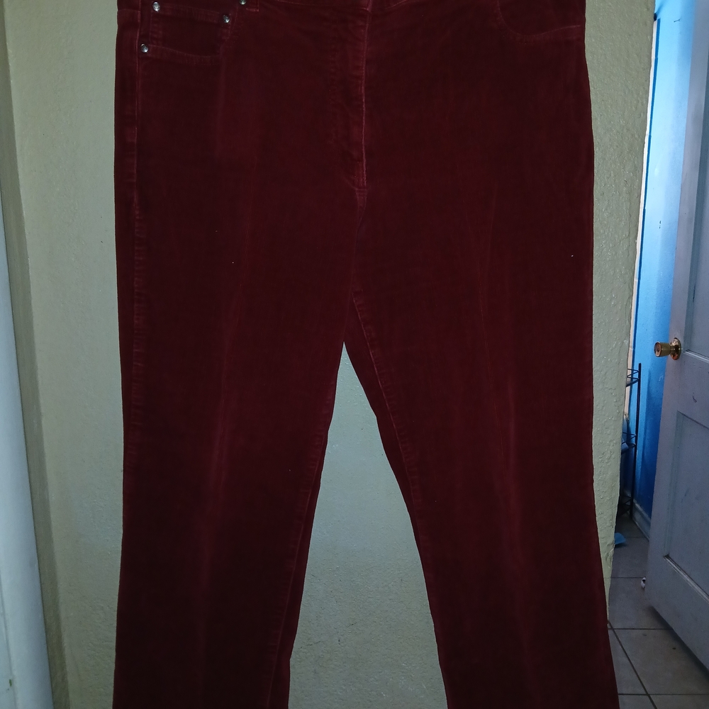 Women's Straight Leg Jeans - Velvet Red